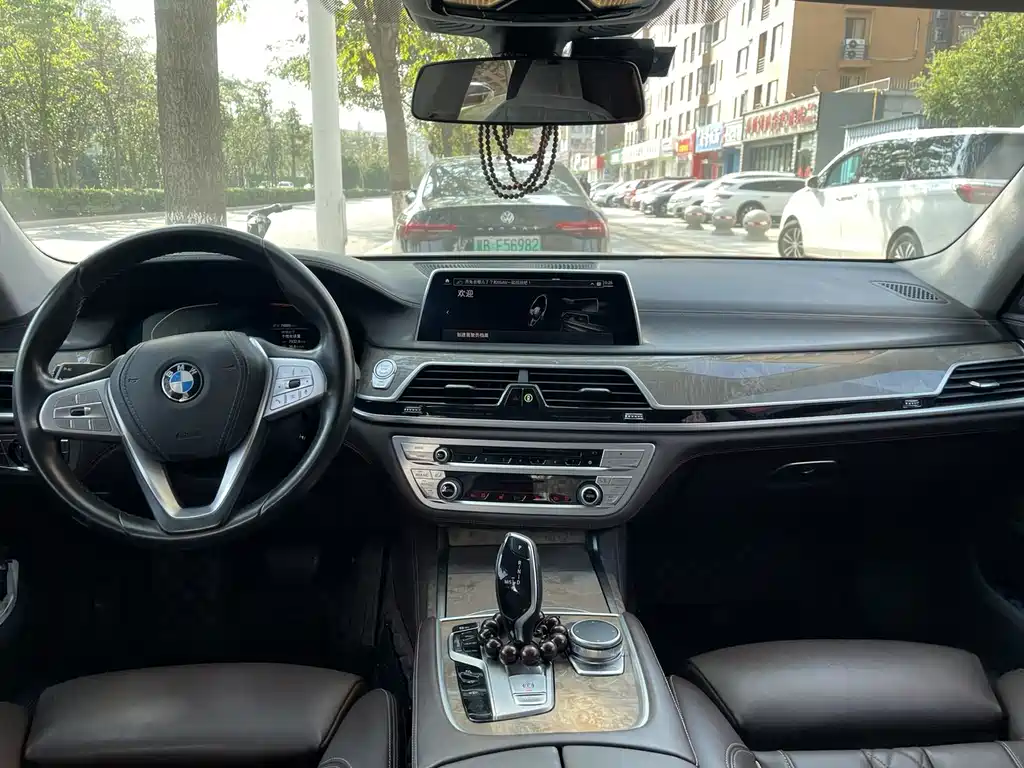 BMW 7 Series — фото 4