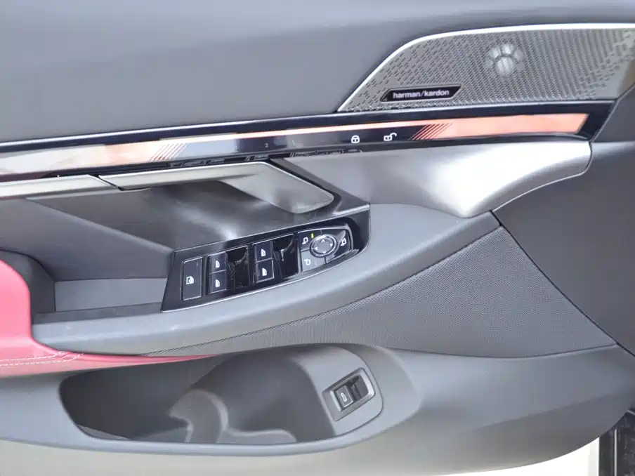 BMW 5 Series — фото 11