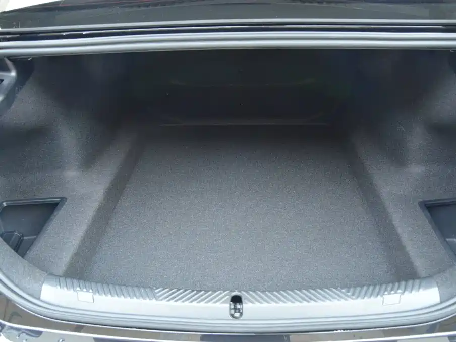 BMW 5 Series — фото 14