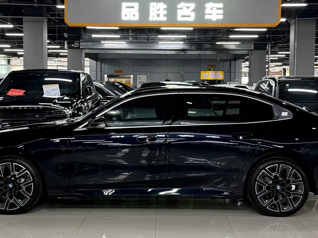 BMW 5 Series — фото 4