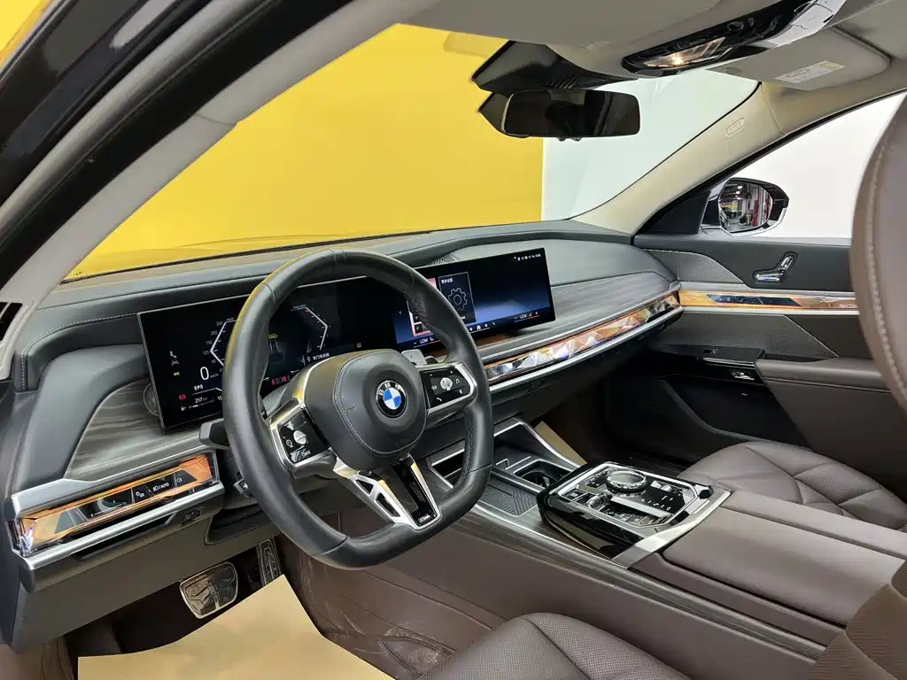 BMW 7 Series — фото 24