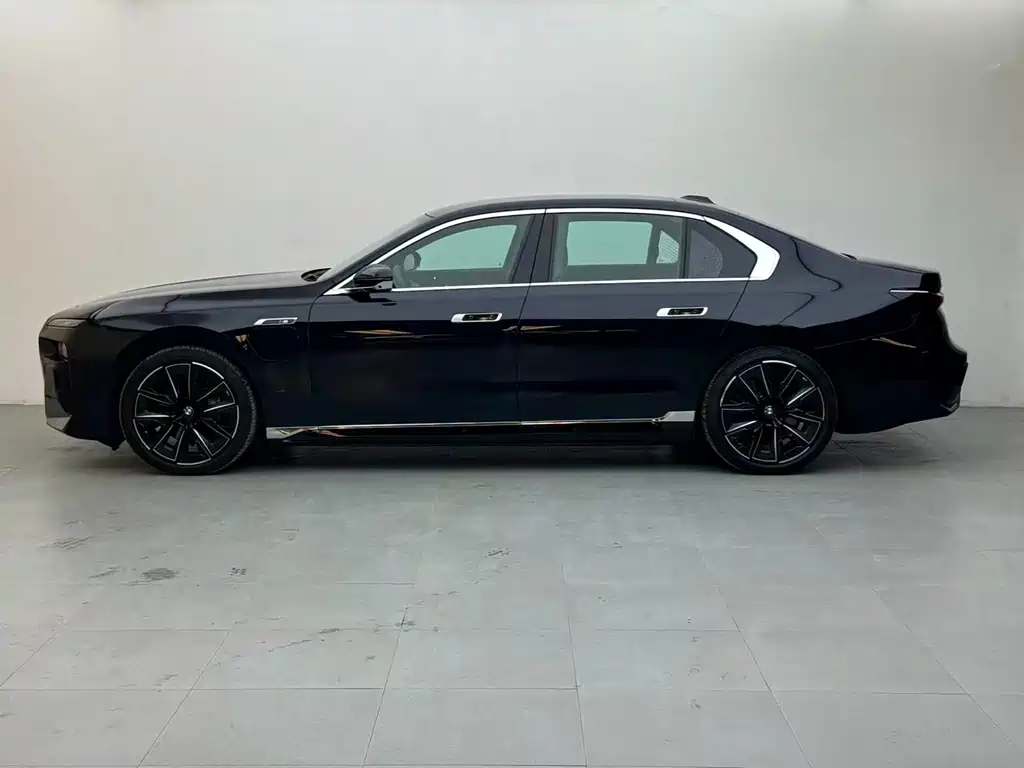 BMW i7 — фото 3