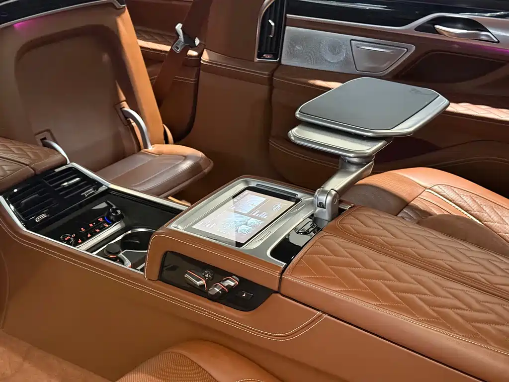 BMW 7 Series — фото 11