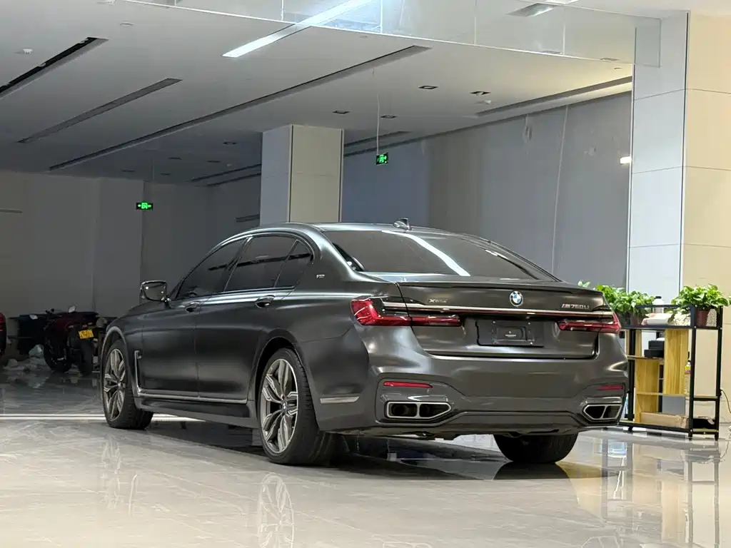 BMW 7 Series — фото 14
