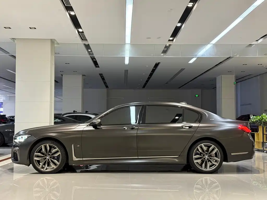 BMW 7 Series — фото 17