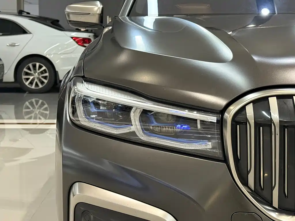 BMW 7 Series — фото 4