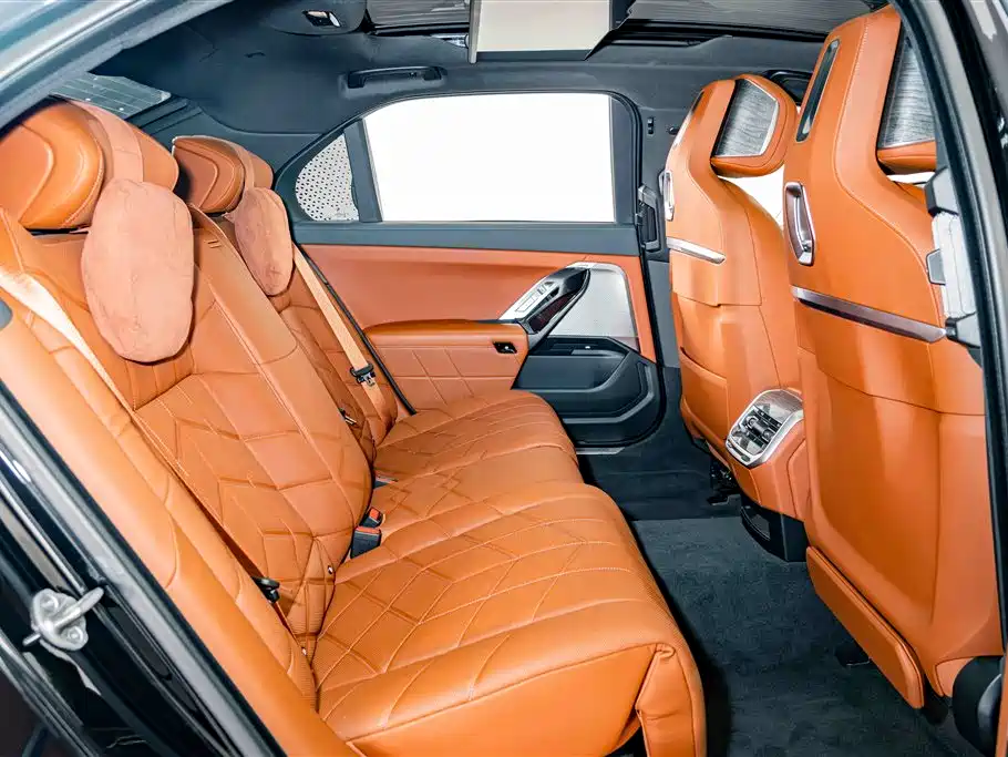 BMW 7 Series — фото 24