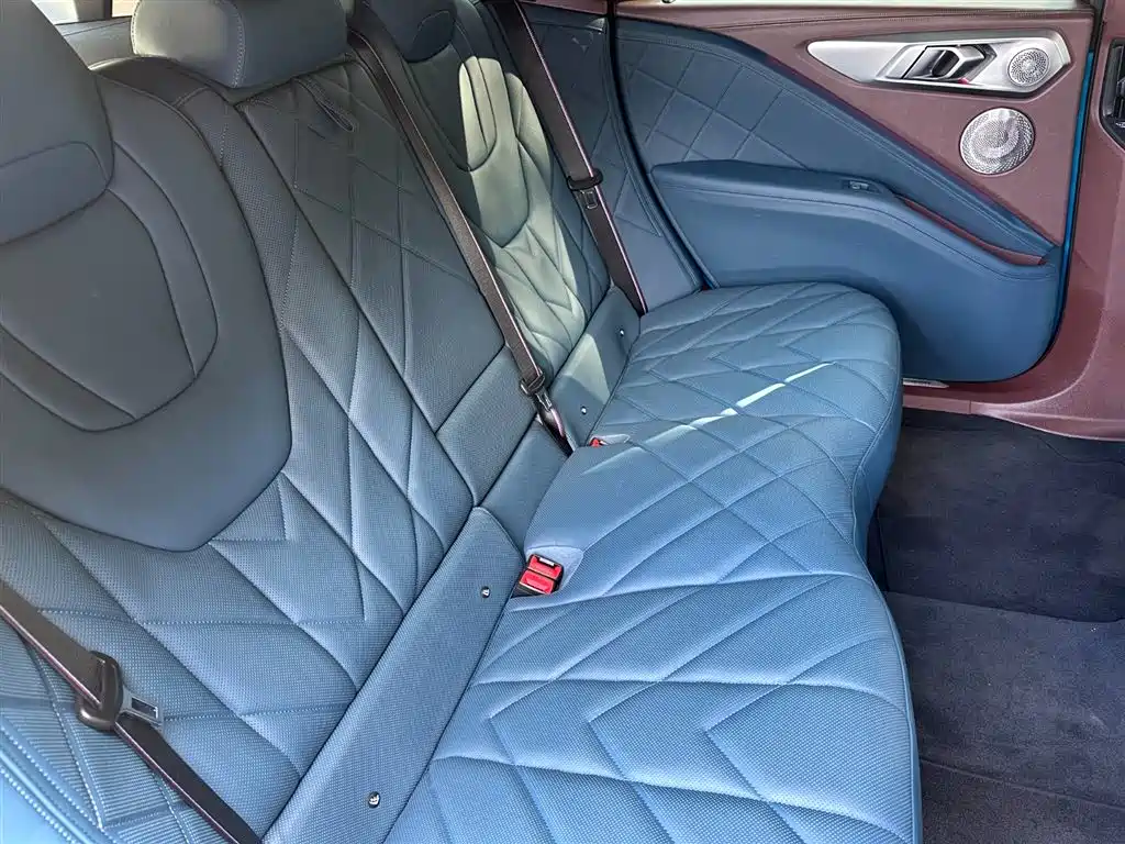 BMW XM — фото 10