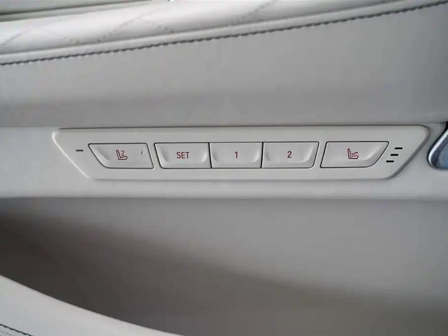 BMW 7 Series — фото 11