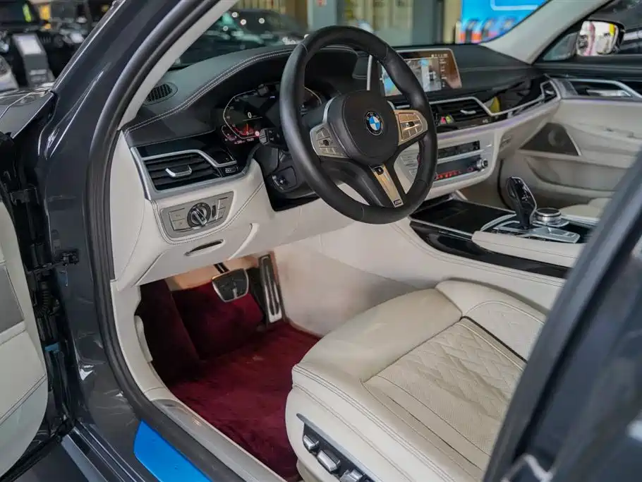 BMW 7 Series — фото 13
