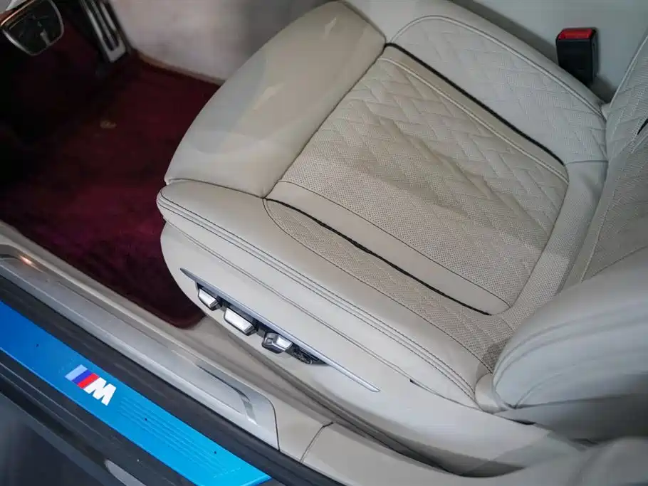 BMW 7 Series — фото 10