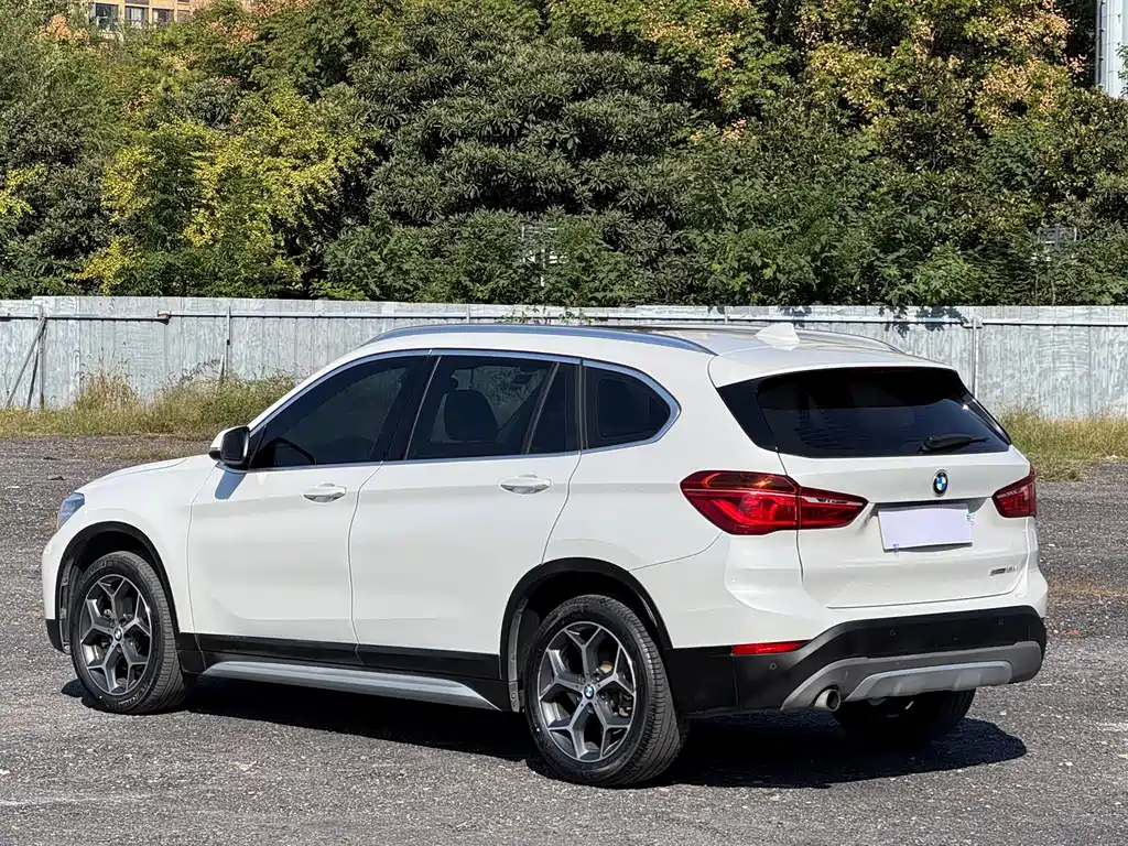 BMW X1 — фото 9