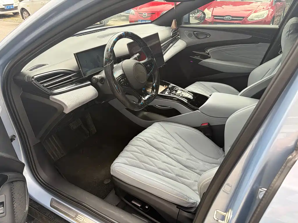 BYD Seal — фото 3
