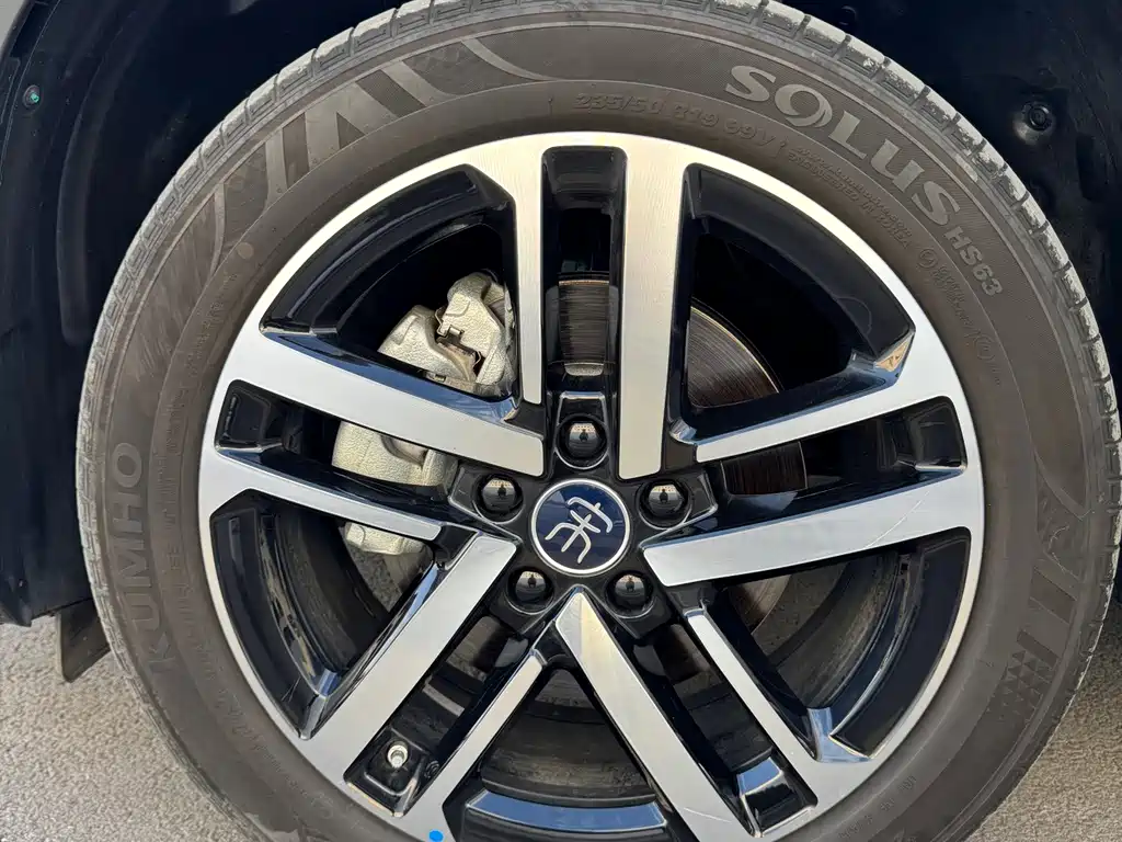 BYD L DM-i — фото 7
