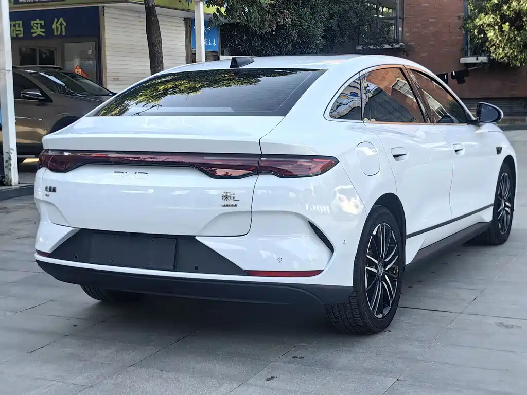 BYD Qin L — фото 11