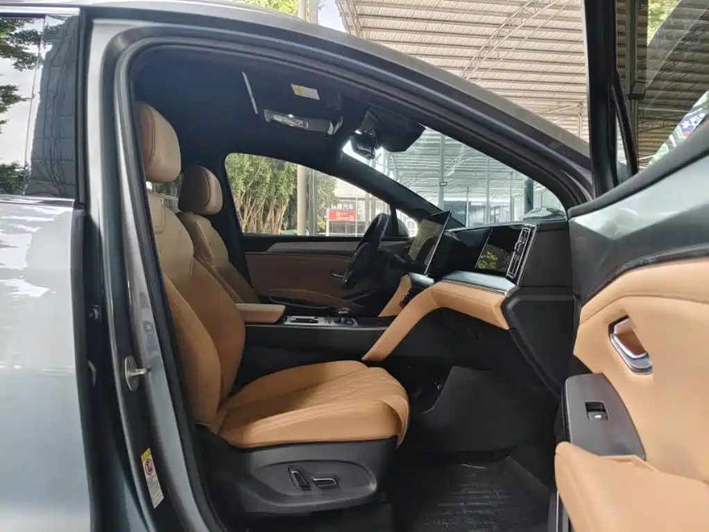 BYD L DM-i — фото 7