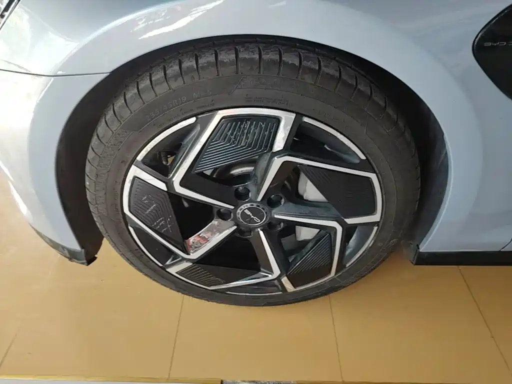 BYD Seal — фото 23
