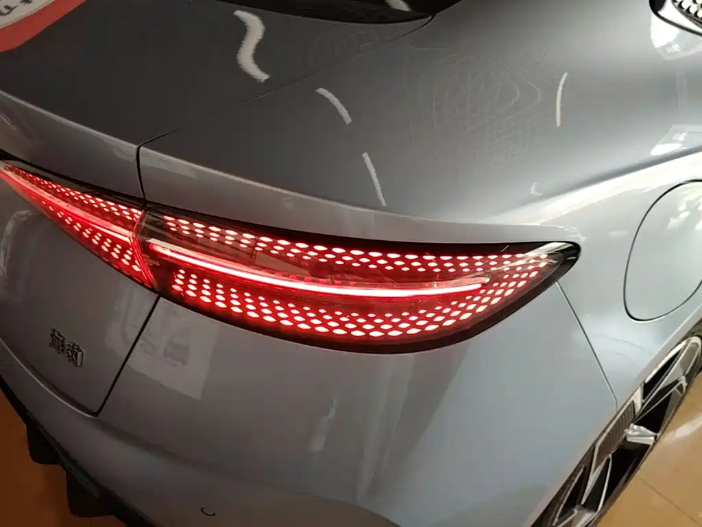 BYD Seal — фото 8