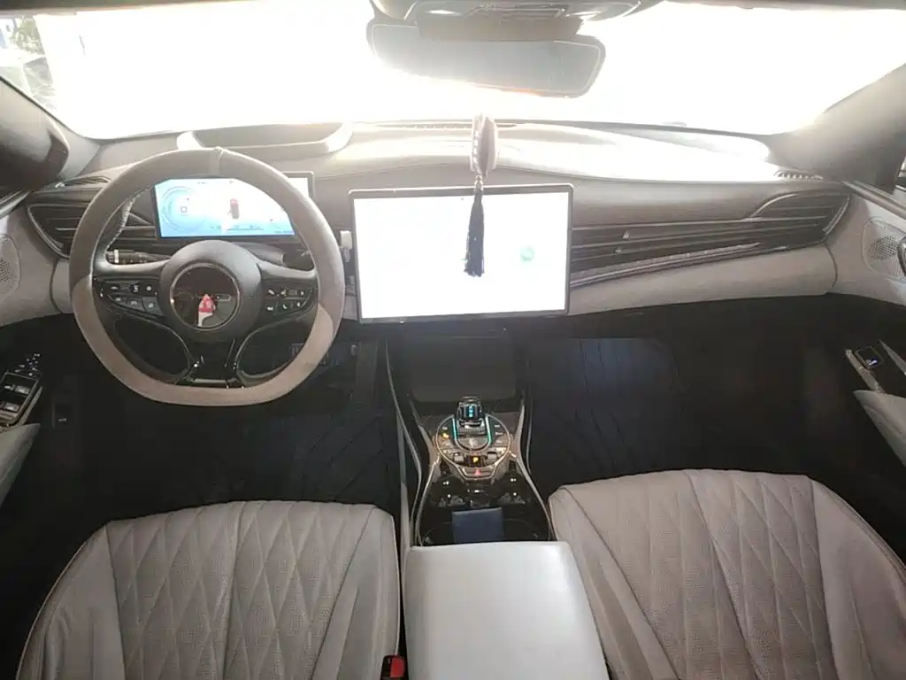 BYD Seal — фото 10