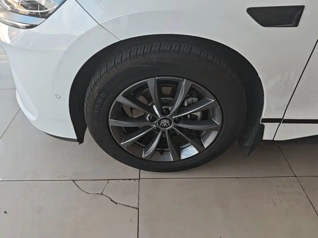 BYD Qin L — фото 23