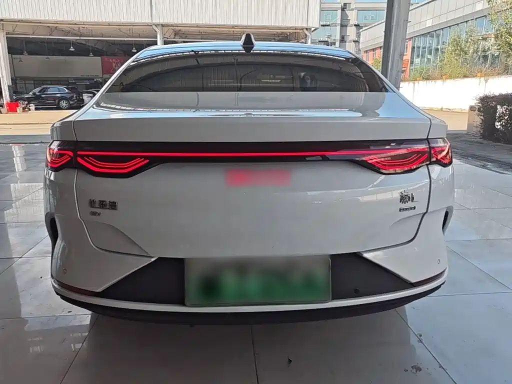 BYD Qin L — фото 6