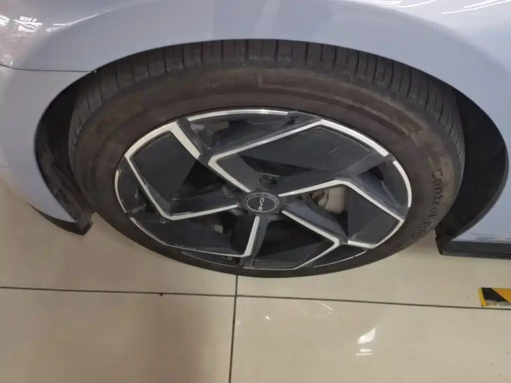 BYD Seal — фото 23