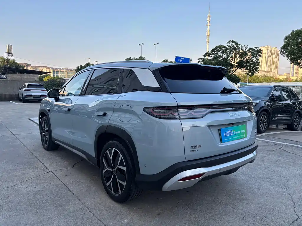 BYD L DM-i — фото 9