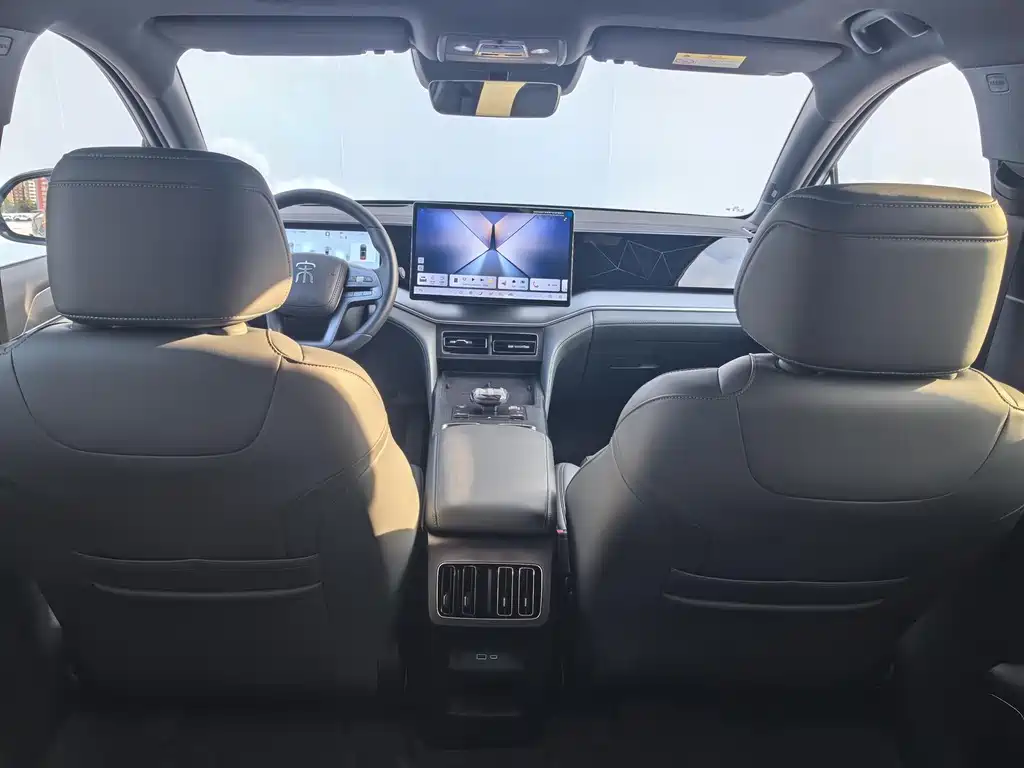 BYD L DM-i — фото 10