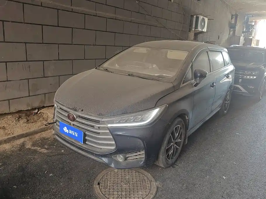 BYD MAX
