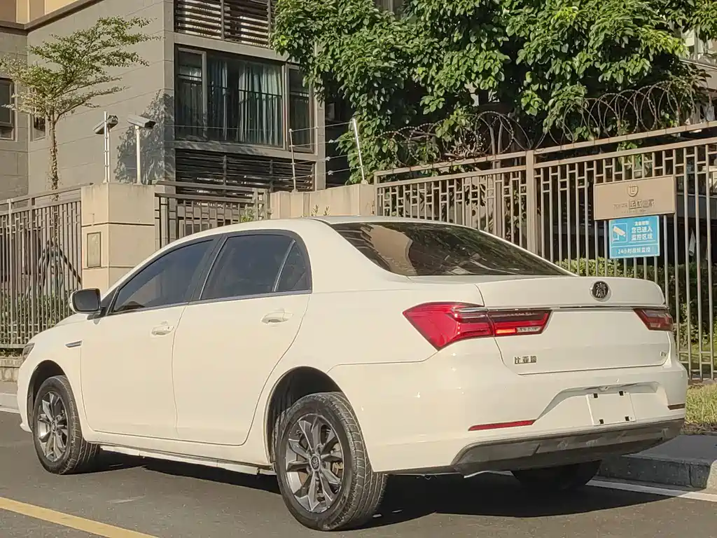 BYD Qin NEV — фото 4