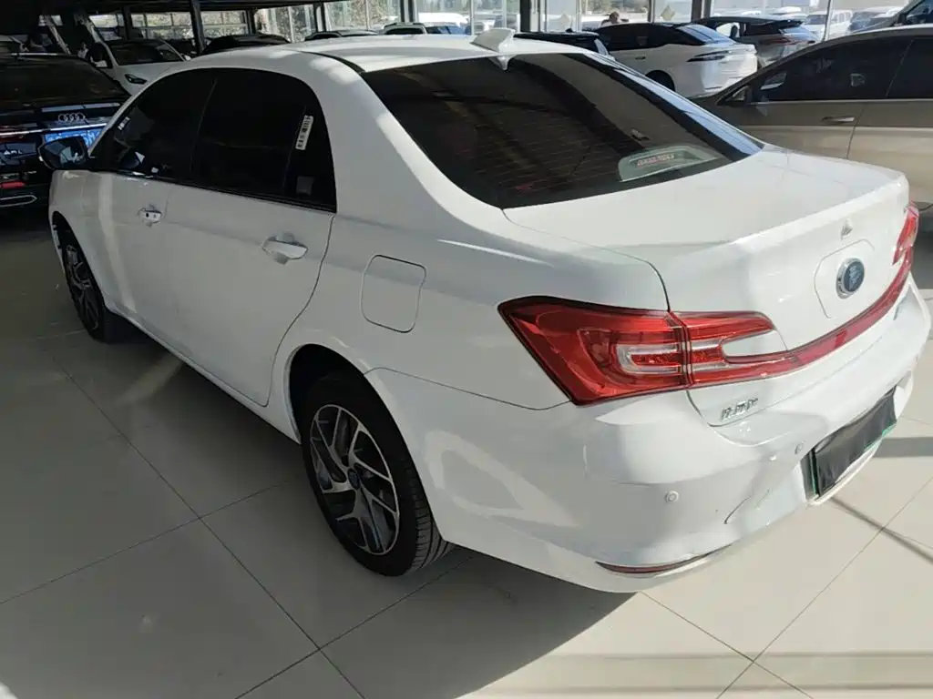 BYD Qin NEV — фото 5