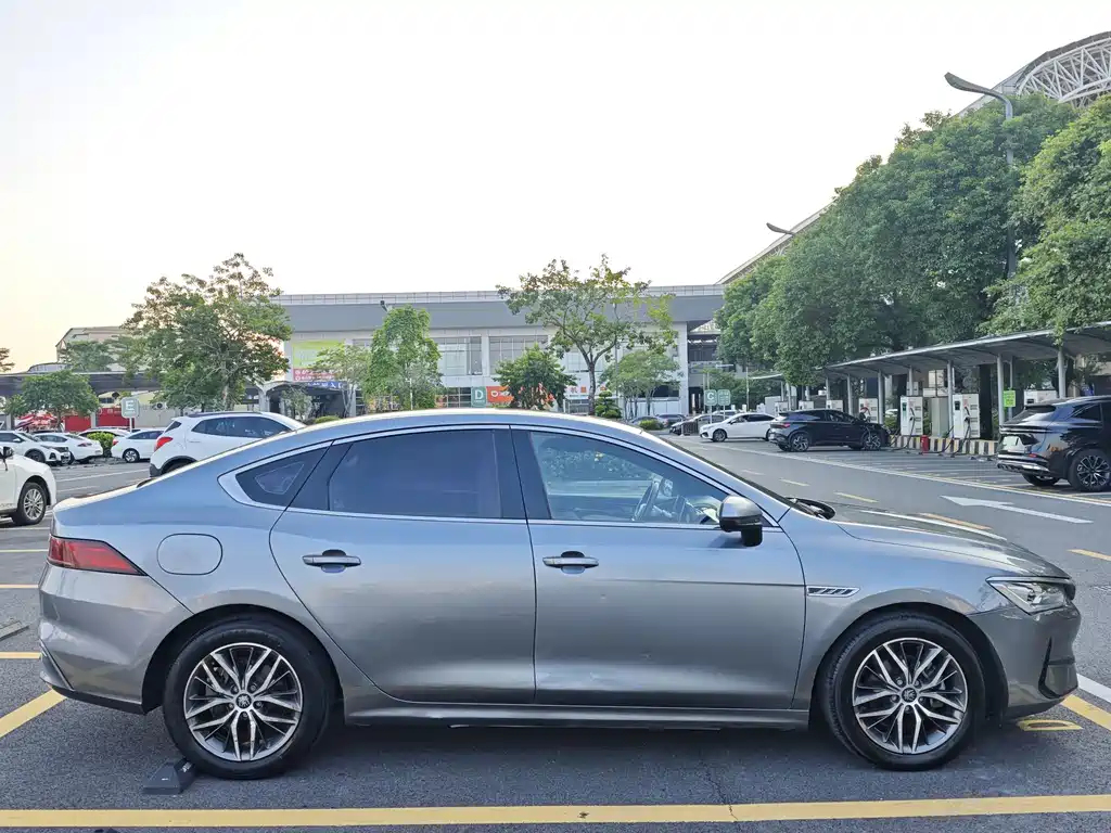BYD Qin PLUS — фото 15