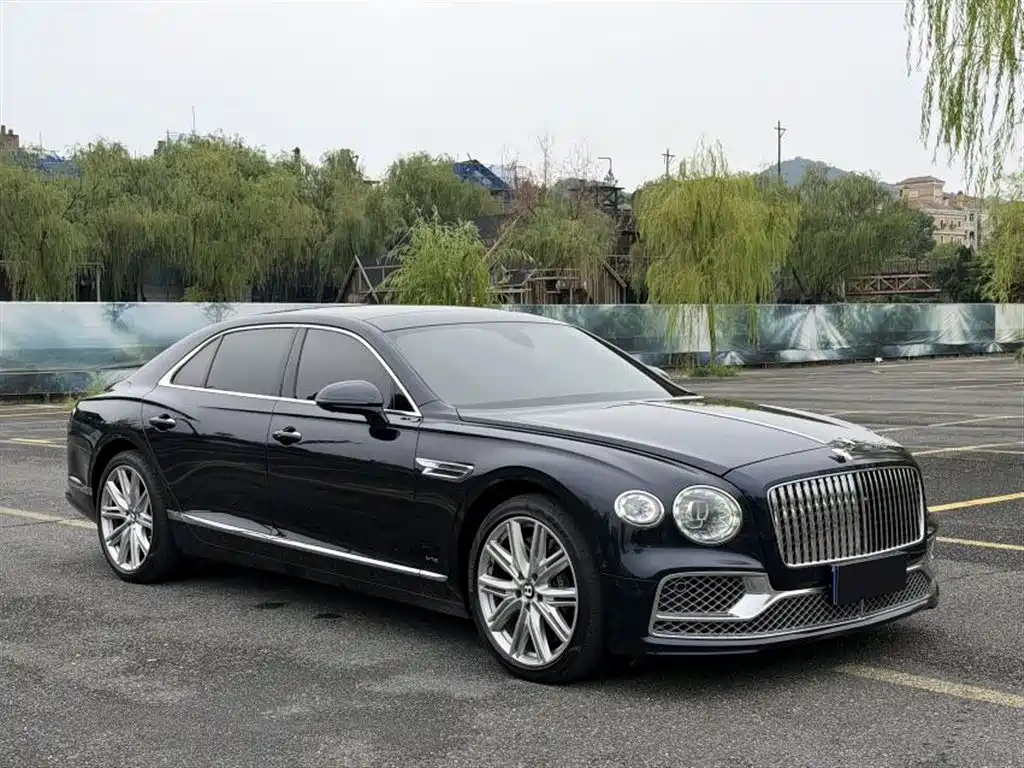 Bentley Flying Spur — фото 3
