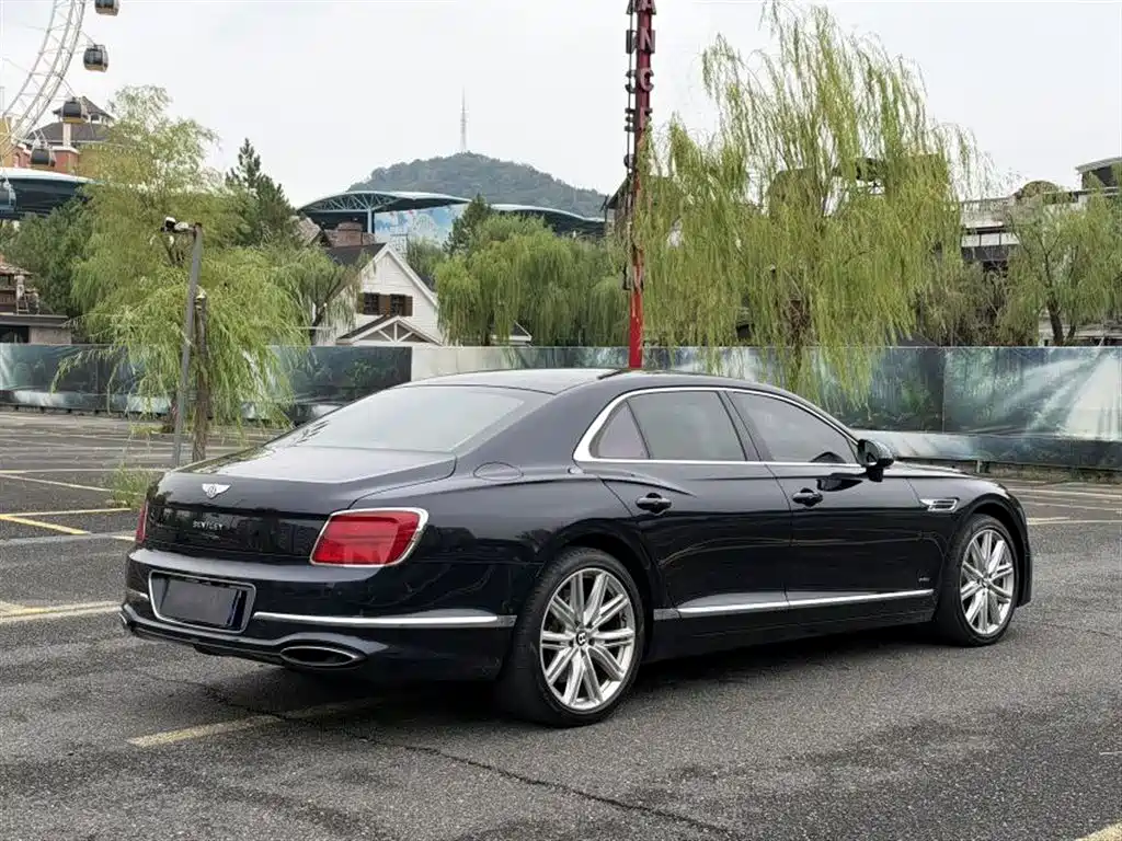 Bentley Flying Spur — фото 5