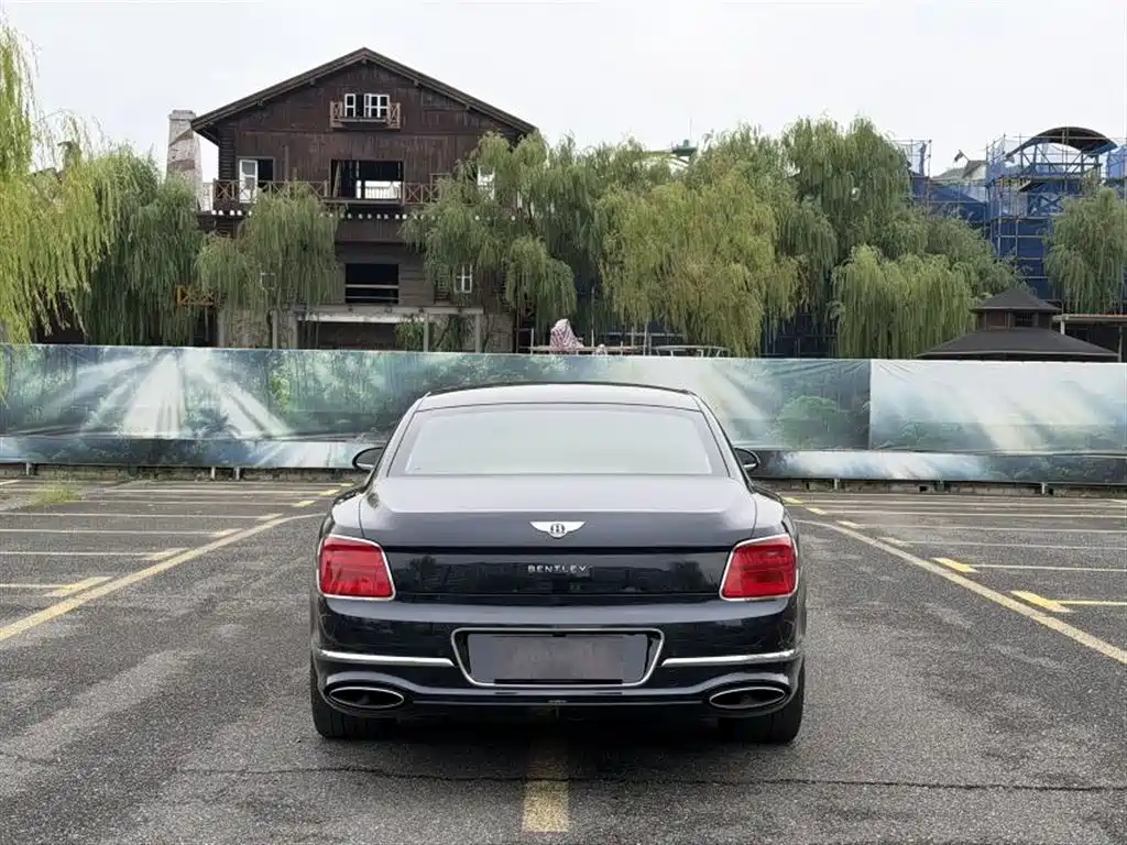 Bentley Flying Spur — фото 6