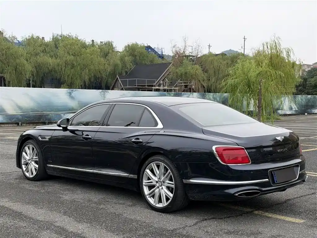 Bentley Flying Spur — фото 7