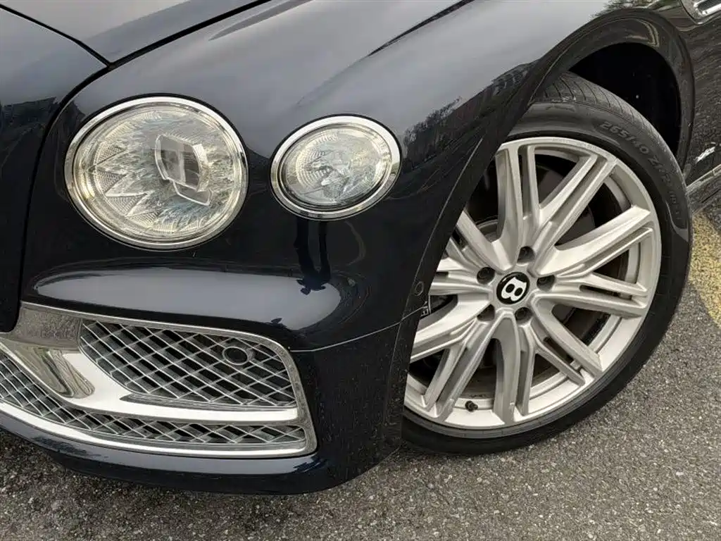 Bentley Flying Spur — фото 8
