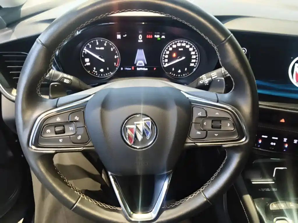Buick Envision Plus — фото 11