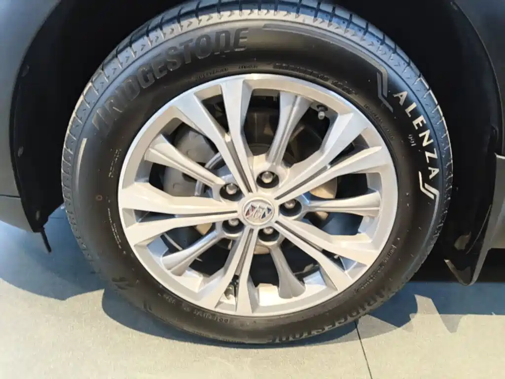 Buick Envision Plus — фото 23