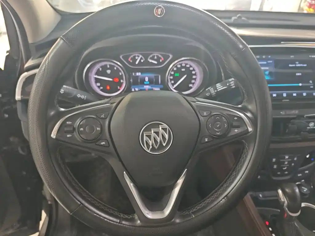 Buick Envision Plus — фото 11