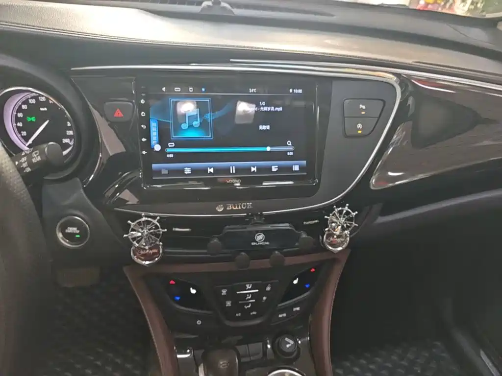 Buick Envision Plus — фото 13