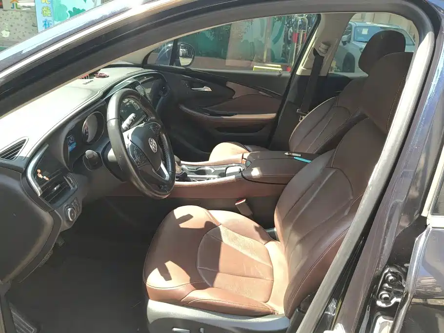 Buick Envision Plus — фото 9