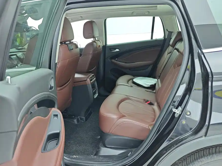 Buick Envision Plus — фото 11
