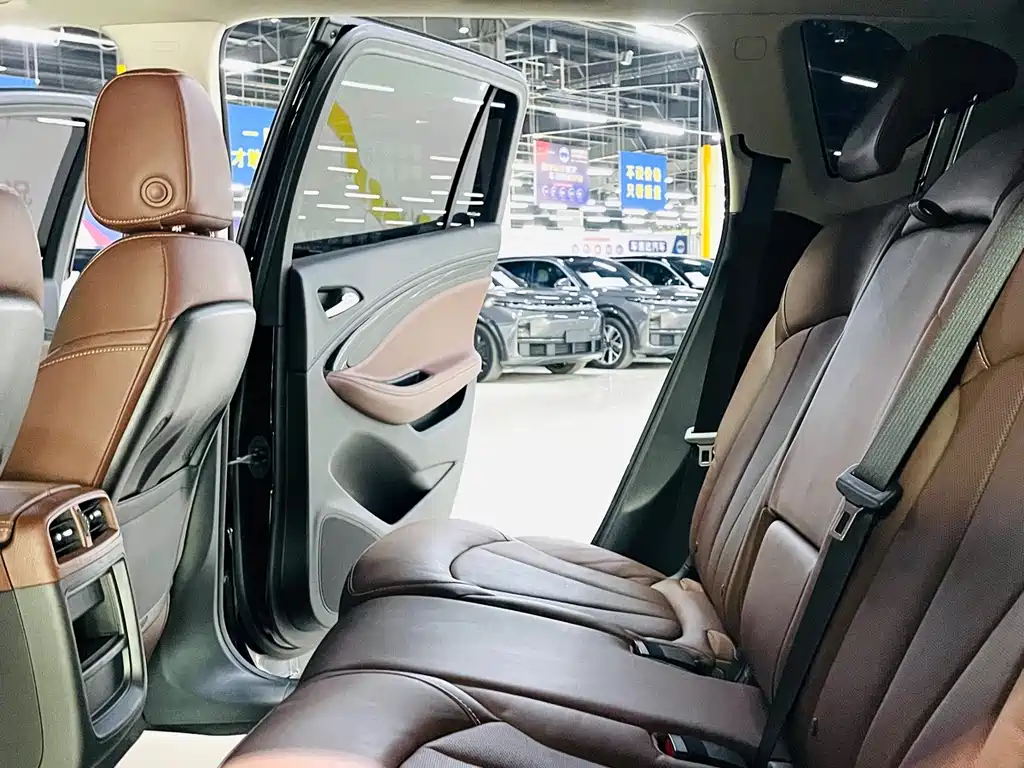 Buick Envision Plus — фото 9