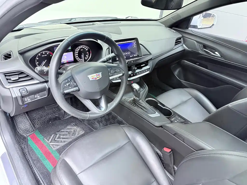 Cadillac CT4 — фото 8