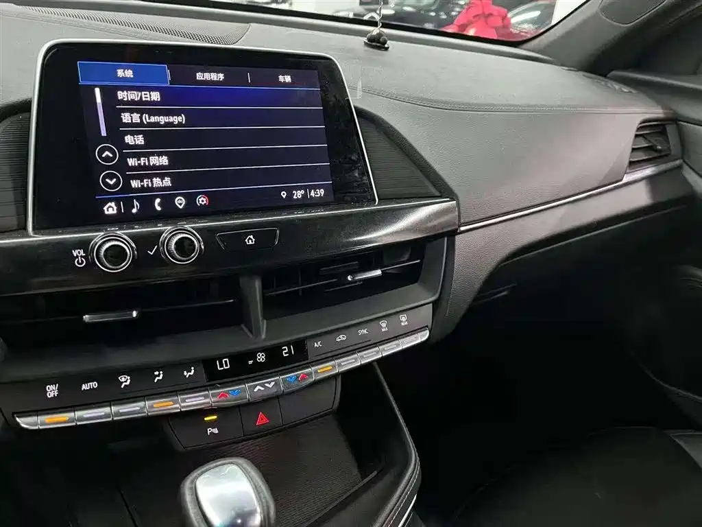 Cadillac CT4 — фото 10