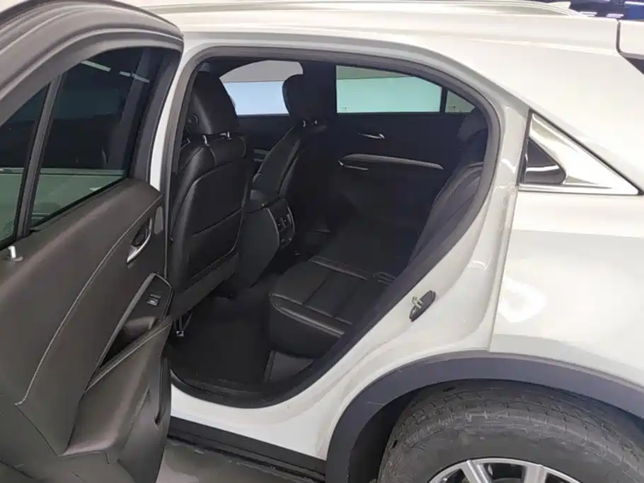 Cadillac XT4 — фото 11