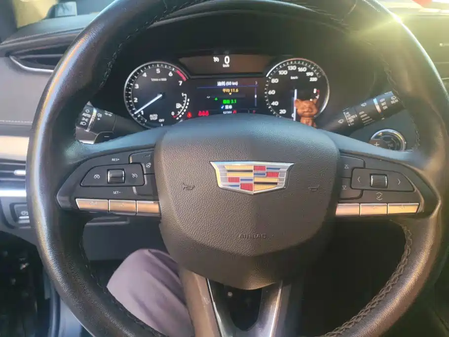 Cadillac XT4 — фото 13