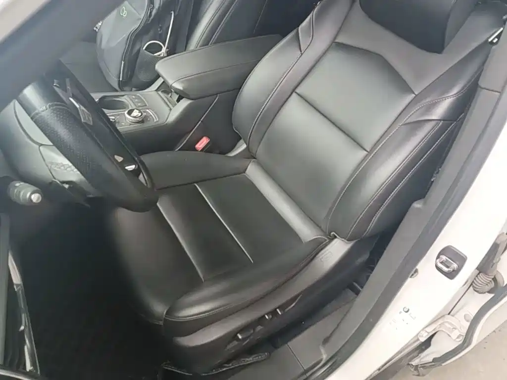 Cadillac XT4 — фото 15