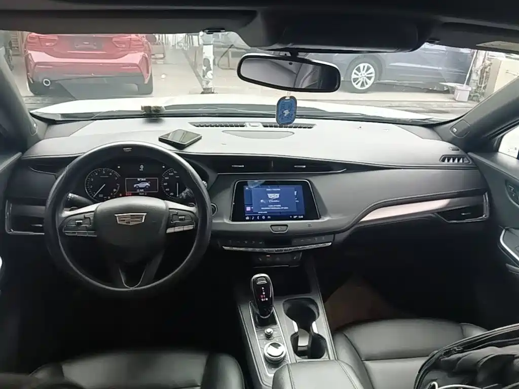 Cadillac XT4 — фото 10